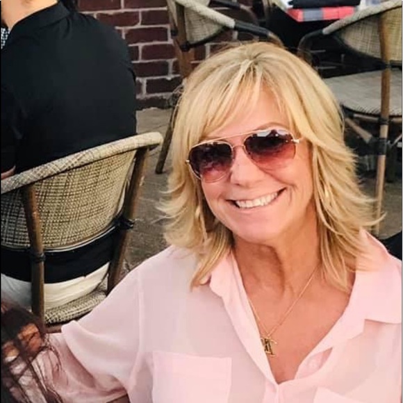 Meet your Posher, Lorraine - Picture 1 of 1
